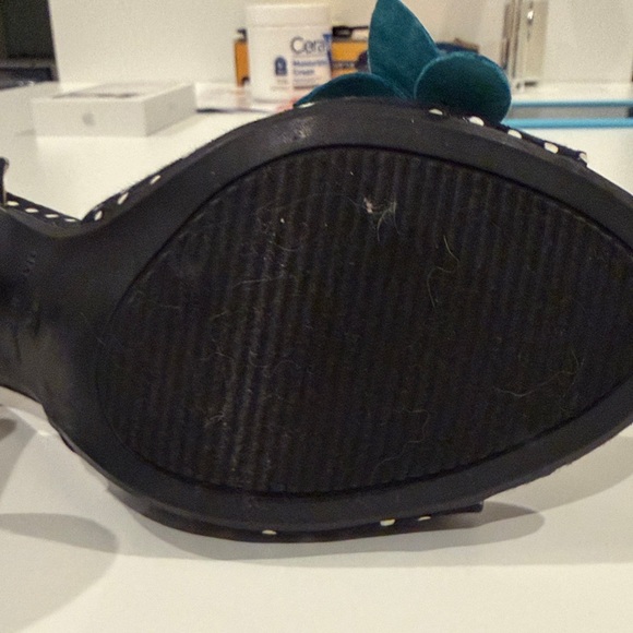 Betsey Johnson Black and White Polka Dot Heels with Floral Design - Picture 5 of 7